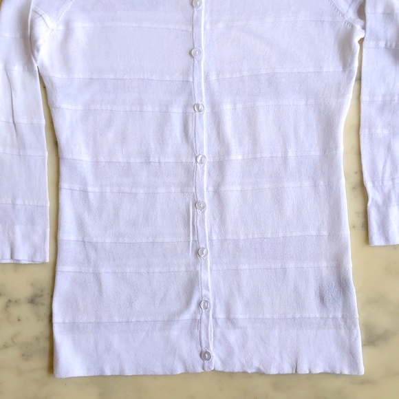 NWT. The Limited 100% Cotton Button Down Knit Cardigan Top w/design, 3/4 sleeve. - Picture 4 of 4